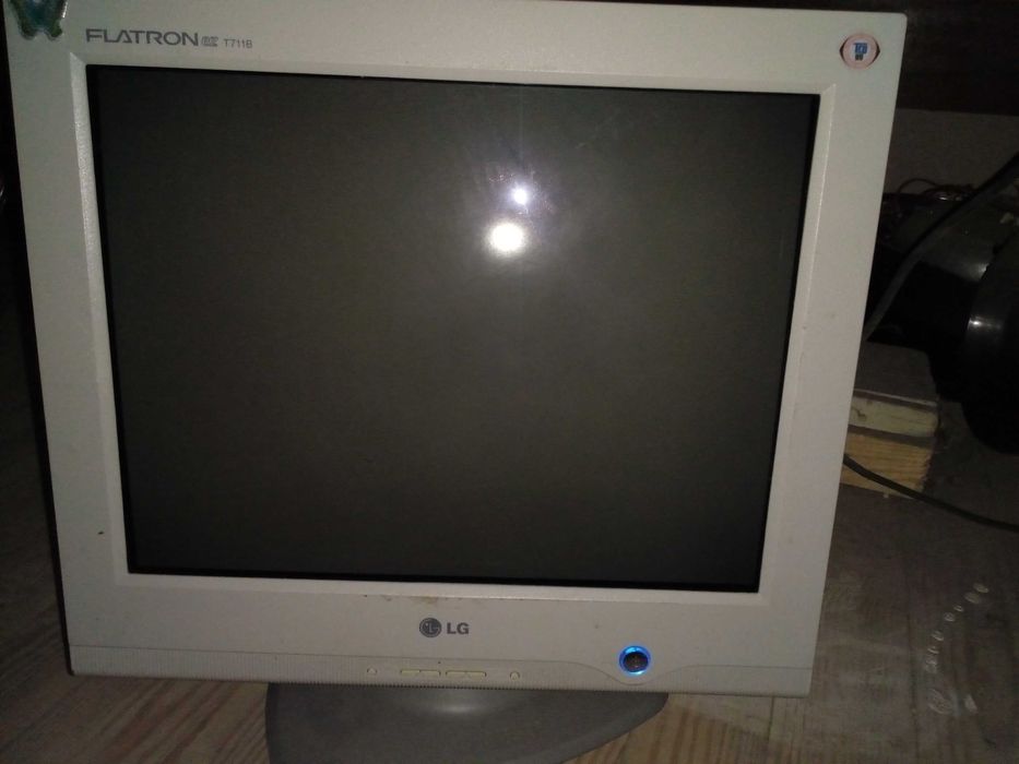 Монітор LG FLATRON T711B