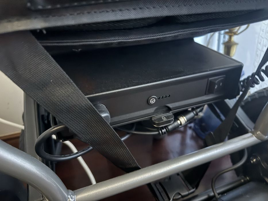 Cadeira de rodas elétrica dobrável Mobiclinic Mara