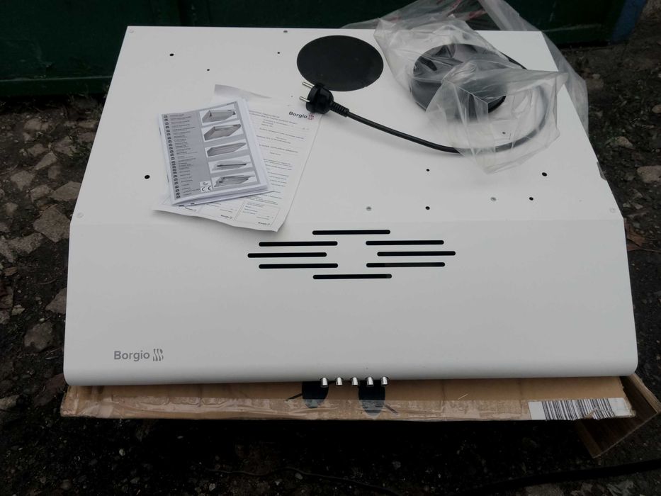 Вытяжка кухонная Borgio Турция. Новая.