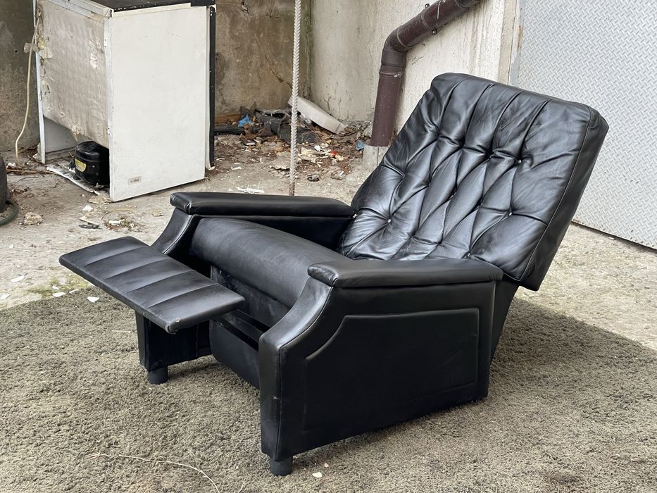 Шкіряне крісло реклайнер