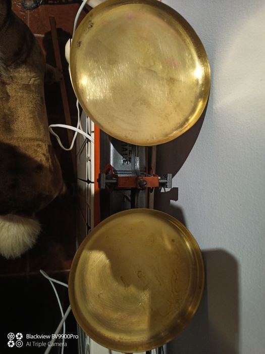 Uma pequena balança de dois quilos muito bem tratada