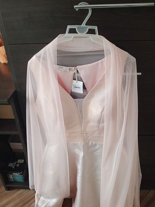 Святкова дуже гарна сукня+ шарф!