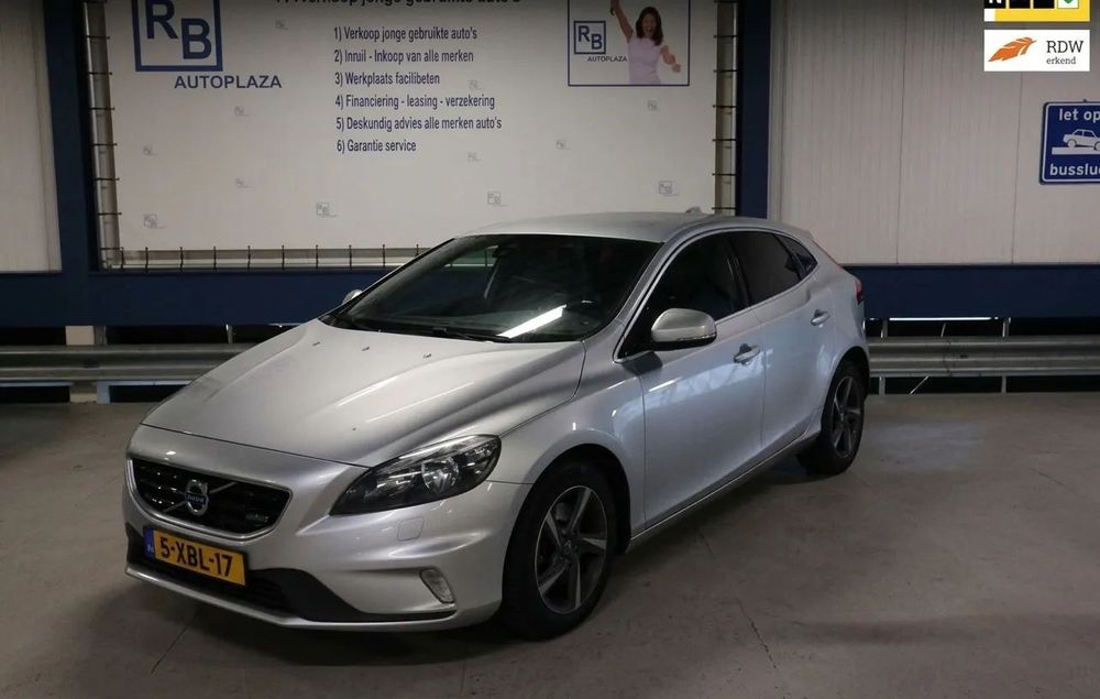 Volvo V40