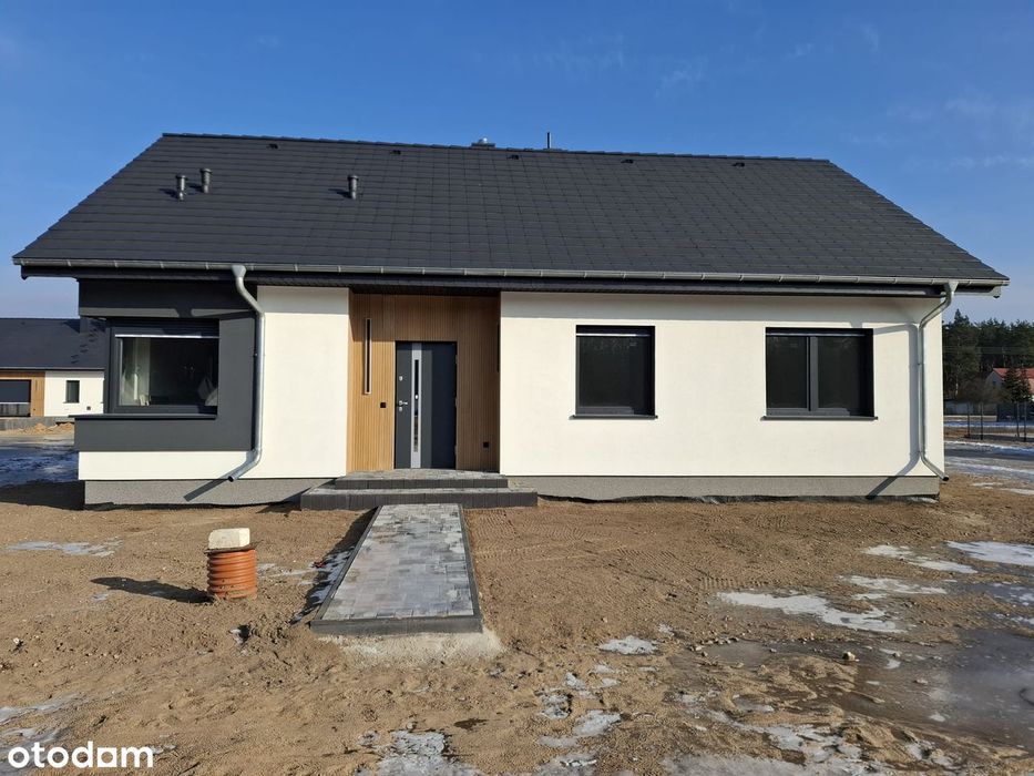 Dom wolnostojący 80 m2 plus poddasze 50 m2.