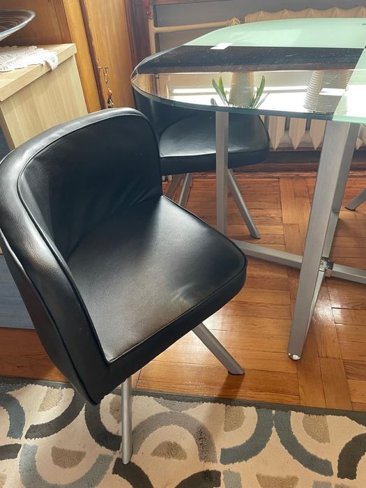 Stół plus krzesła