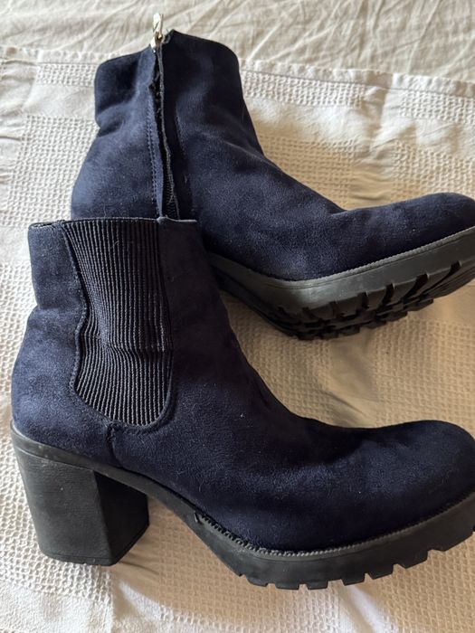 Botins em camurça azul marinho