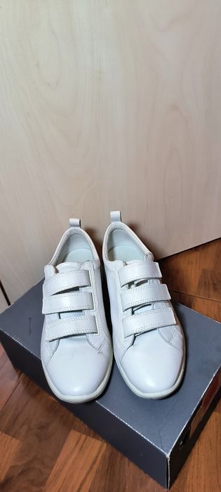 Жіночі кросівки білі ECCO