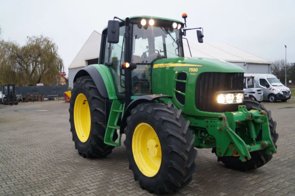 John Deere 7530 Premium  John Deere 7530 premium z Francji.