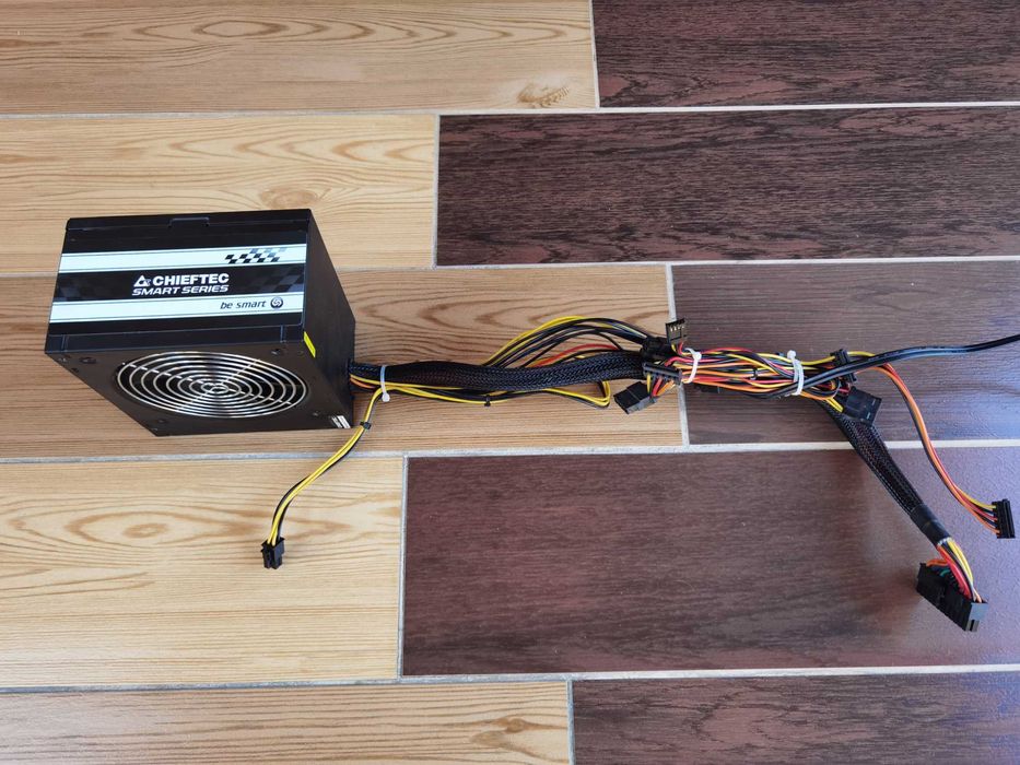 Блок живлення Chieftec iArena GPS-400A8 80+ APFC 8 pin video