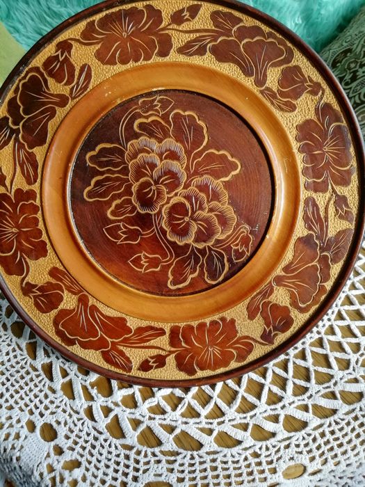 Stary talerz drewniany, ozdobny