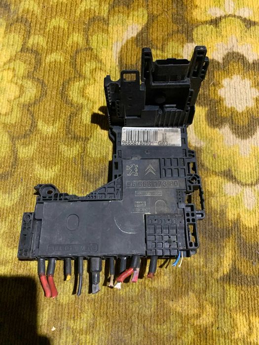 Клемник Peugeot Citroen G03 код(9665878080)  Блок запобіжників АКБ