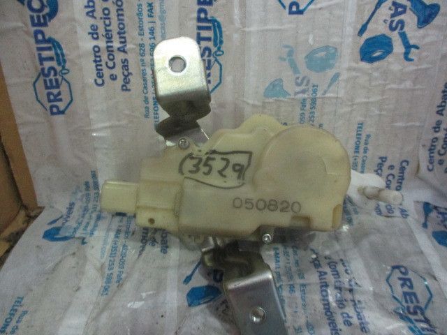 Fechadura / fecho da mala TOYOTA Yaris (_P9_)