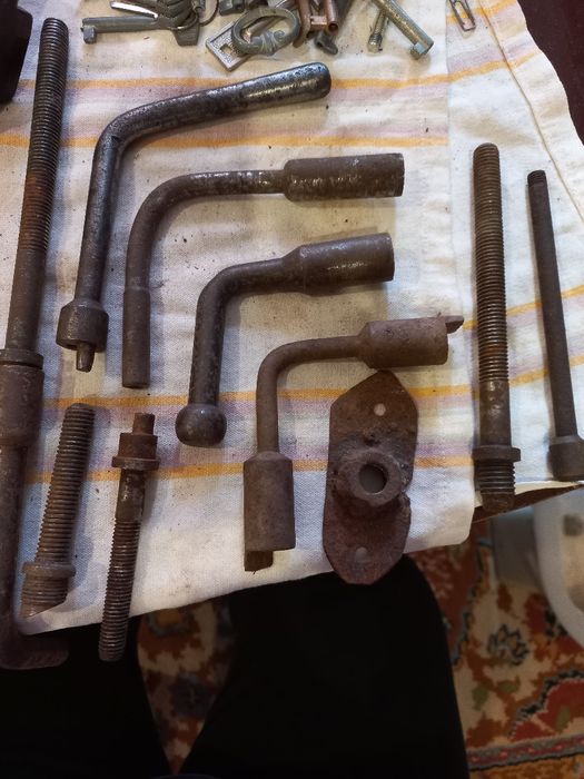 Ключ винтовой  замок накладнойи не только