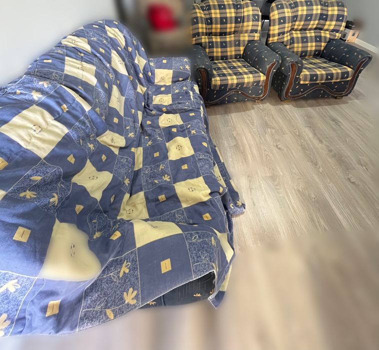 Conjunto de sofás – 3 lugares + 2 cadeirões – 50€