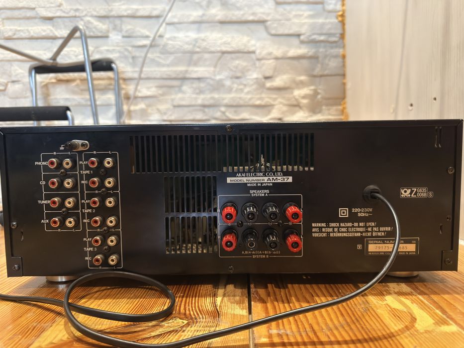 Wzmacniacz Akai AM-37