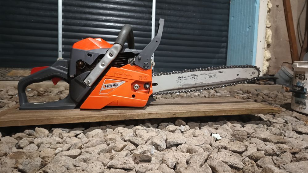 Пила ланцюгова бензинова. Oleo -  mac.