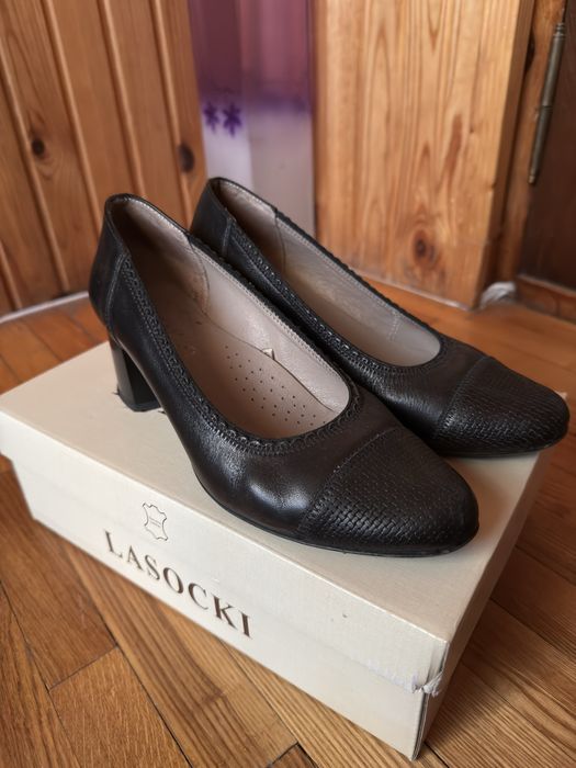 Туфлі Lasocki із натуральної шкіри.