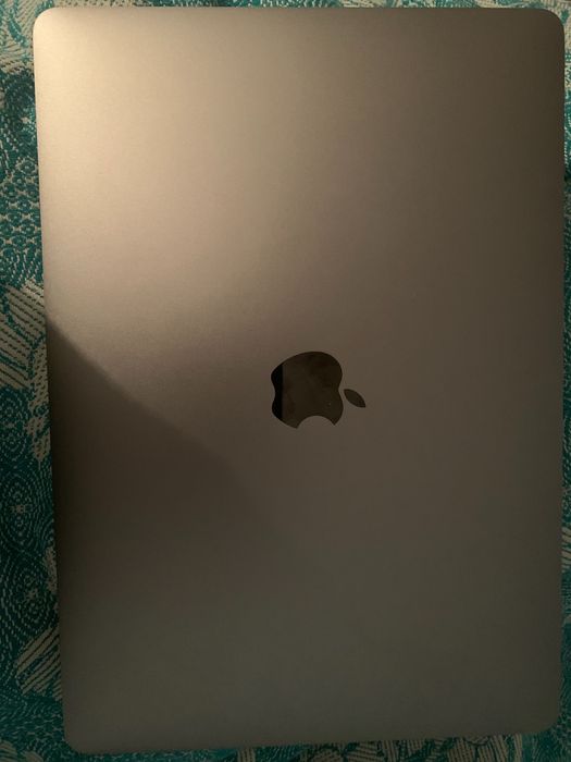 MacBook Pro 13” 256gb 2018 Touch Bar space grey