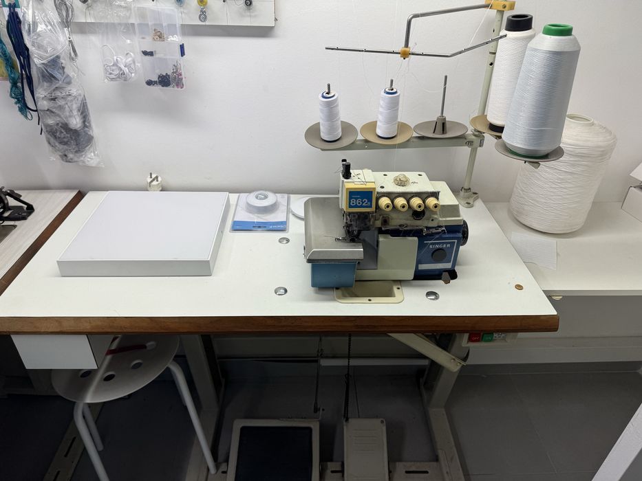 Vendo Maquina corte e cose usada.