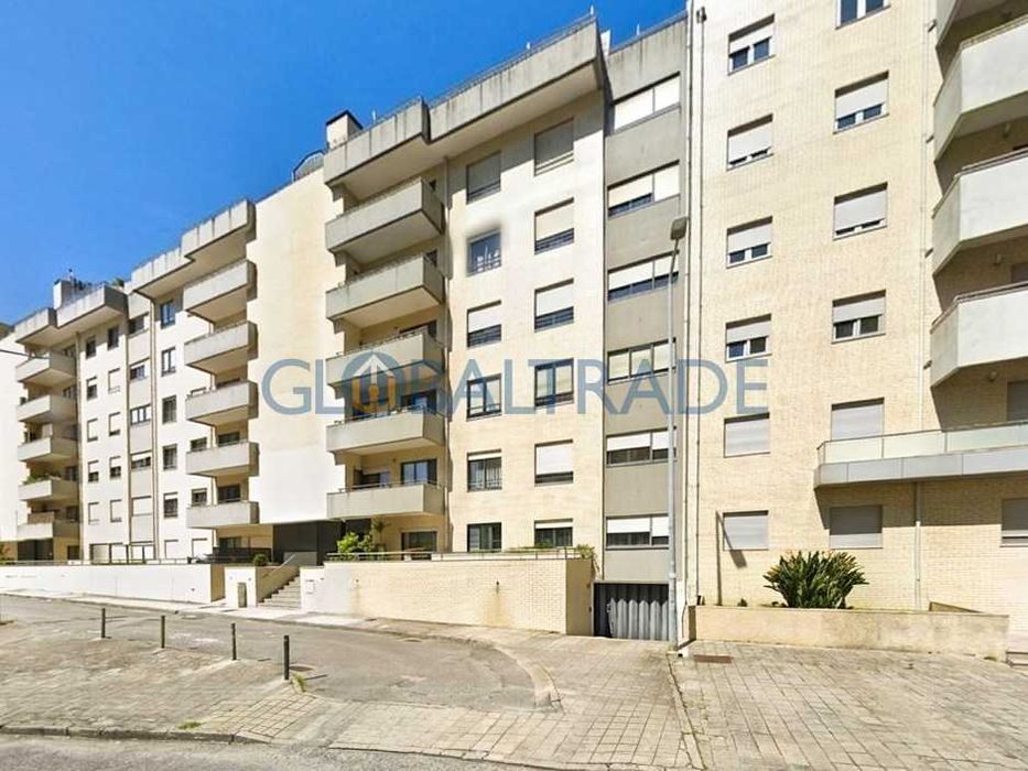 Lugar de Garagem ( Cidade Jovem ) Rio Tinto