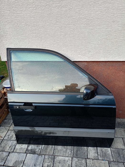 Przednie drzwi VW Passat B3 sedan kompletne, proste, zdrowe, elektryczne szyby i lusterka.