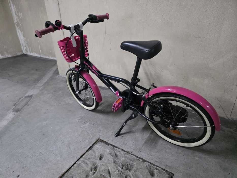 Bicicleta rosa e preta
