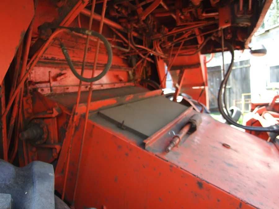 kombajn zbożowy bizon zo56