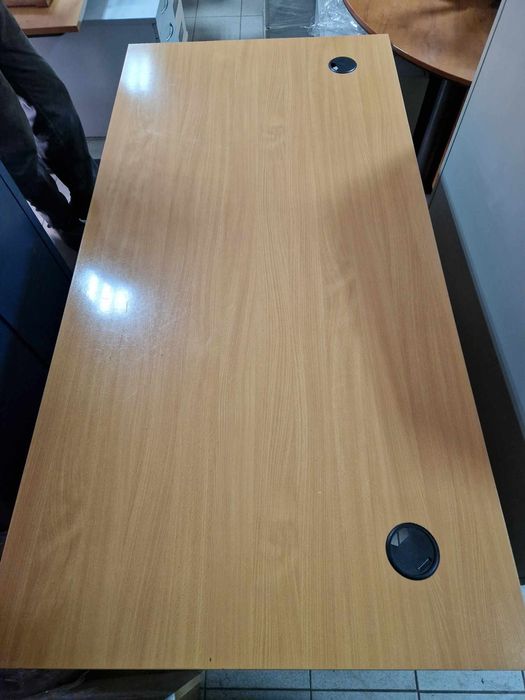 Biurka zwykłe i zabudowane do pokojów uczniowskich, szkół, biur SPORO!