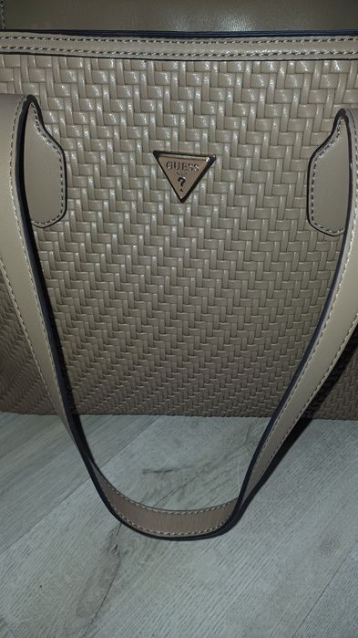 Mala GUESS Silvana entrançada 
Shopper Silvana entrançada
Shopper Silv