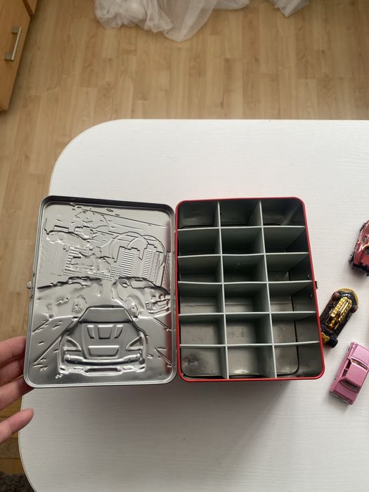 Hot wheels і бокс