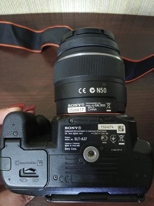 Цифровий фотоапарат SONY SLT-A37