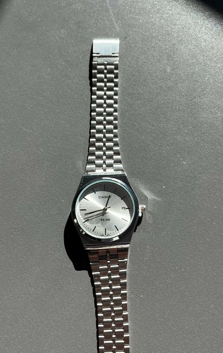 Casio MTP-B145D – srebrna tarcza – NOWY