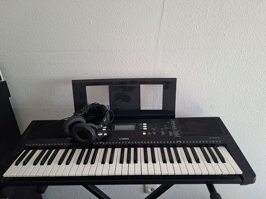 Piano Yamaha  PSR-E373