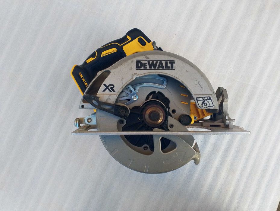 Акумуляторна дискова пила, паркетка DeWalt DCS570