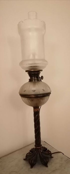 Candeeiro a petróleo antigo