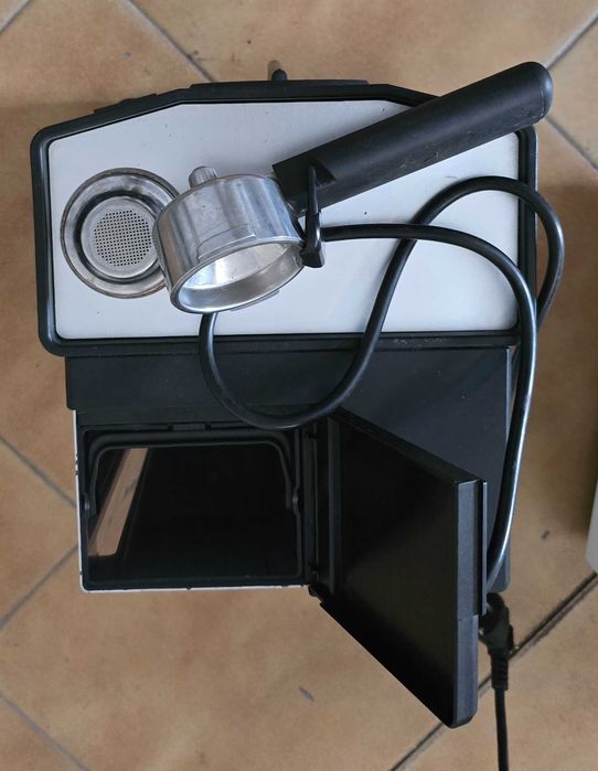 Aspirador , microondas  , máquina café