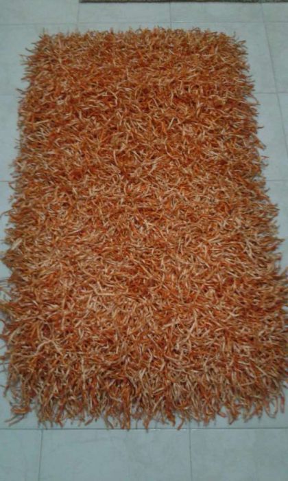 Tapete laranja praticamente novo