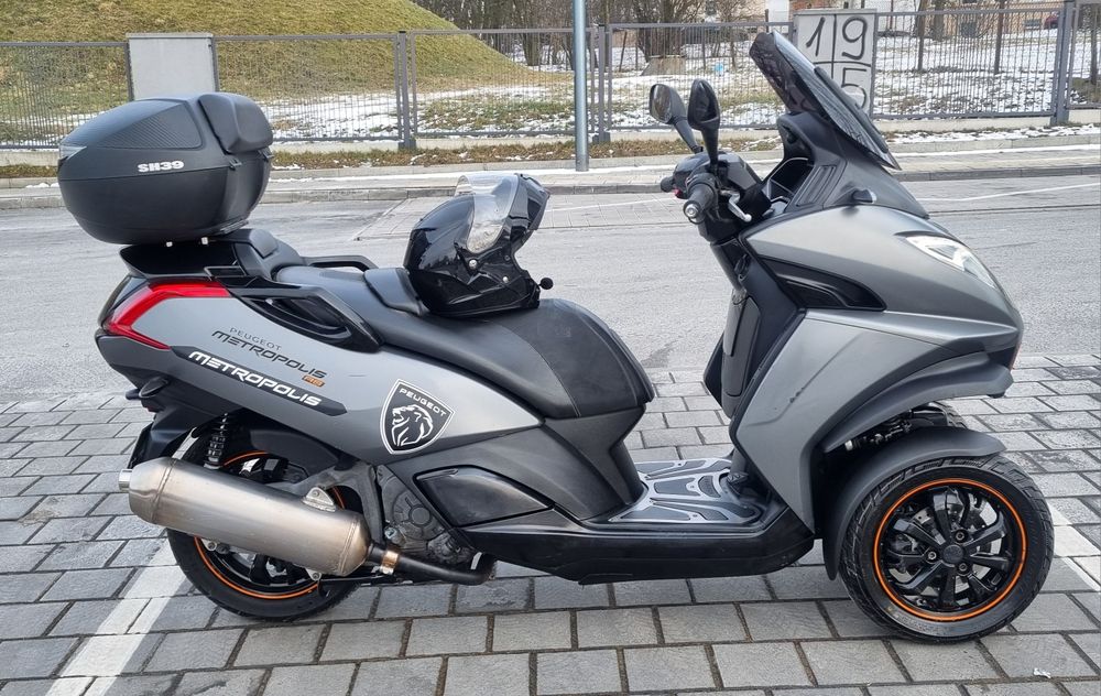 Peugeot Metropolis 400 piaggio mp3 500 yamaha tricity 300