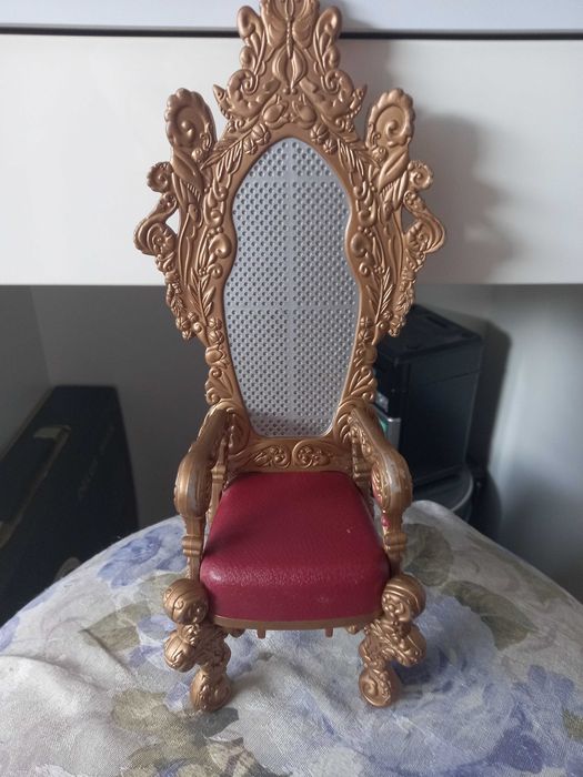 Стул для кукол Bratz и др.