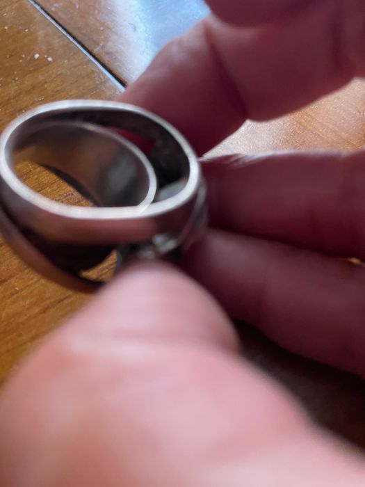 Anel ( jóia de valor com pérolas )