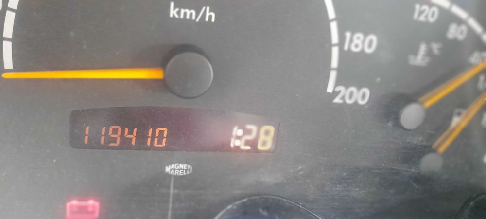 Vendo carrinha Mercedes Vito com 12000 km, inspeção feita até 2027/10, pintura/chaparia fraca.