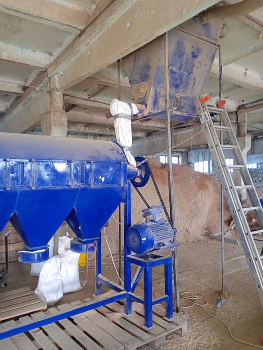 Продам млин . Дробарка, просіювач, бункер.