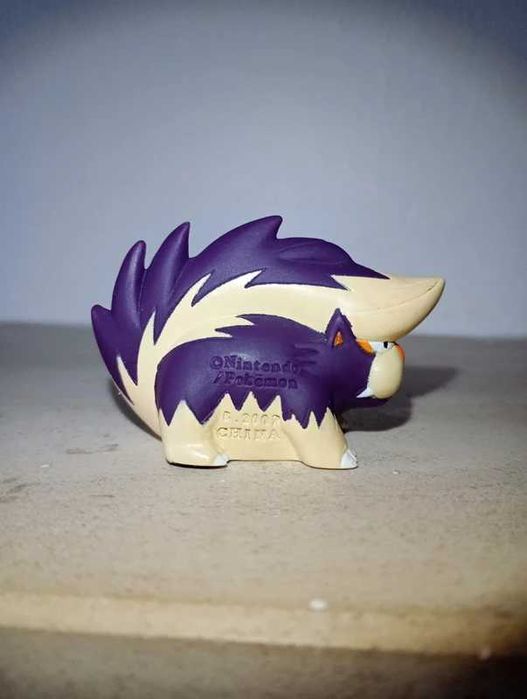 Pokémon finger puppet / brinquedo / figura pokémon Skuntank da bandai