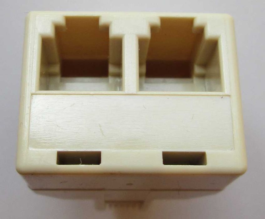 Rozgałęziacz telefoniczny wtyk RJ11.