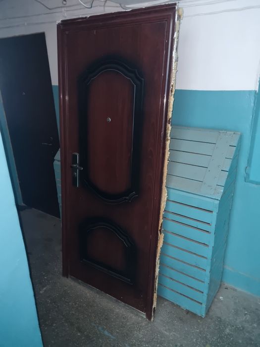 Продам входную дверь
