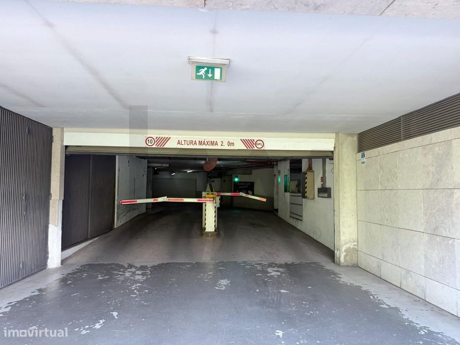 Estrela | Lugar de estacionamento com segurança 24h e acesso direto ao