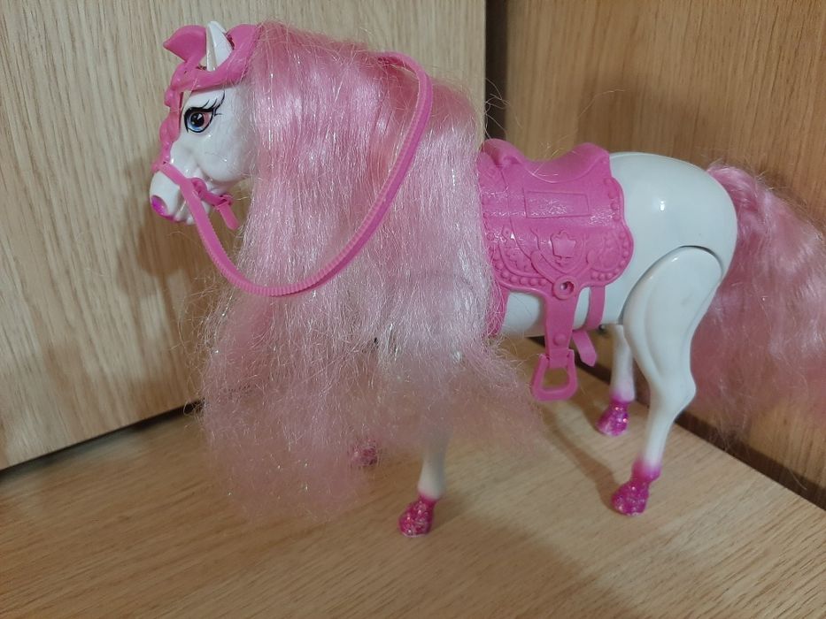Лошадь ,лошадка,кінь  для барбі .Ходить