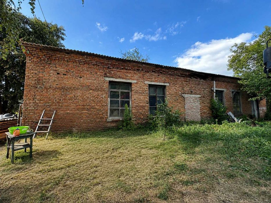 Продається виробничий комплекс 829 м² із ділянкою 2 га в Ромнах
