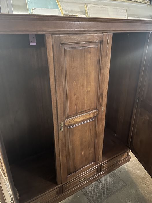 Roupeiro 3 Portas em Madeira maciça