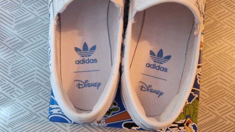 Sapatilha Adidas Originals (nova)